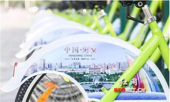 站點(diǎn)內(nèi)碼放整齊的公共自行車